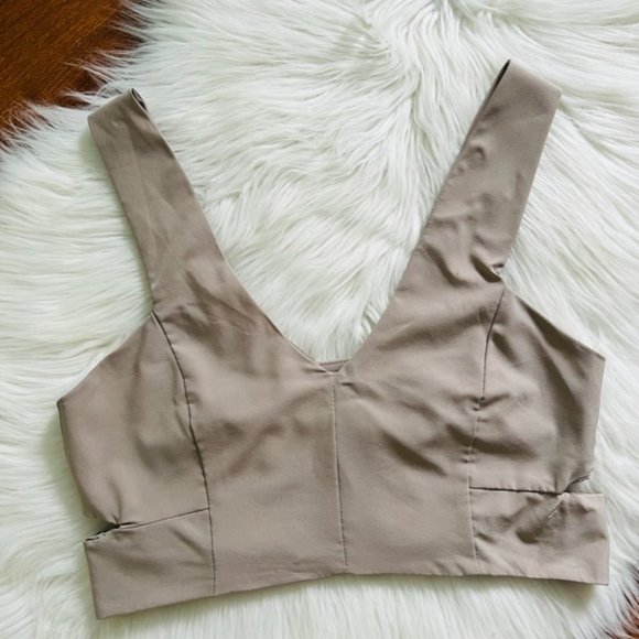 Cutout Crop Bra Top by HAODUOYI - Picture 4 of 7